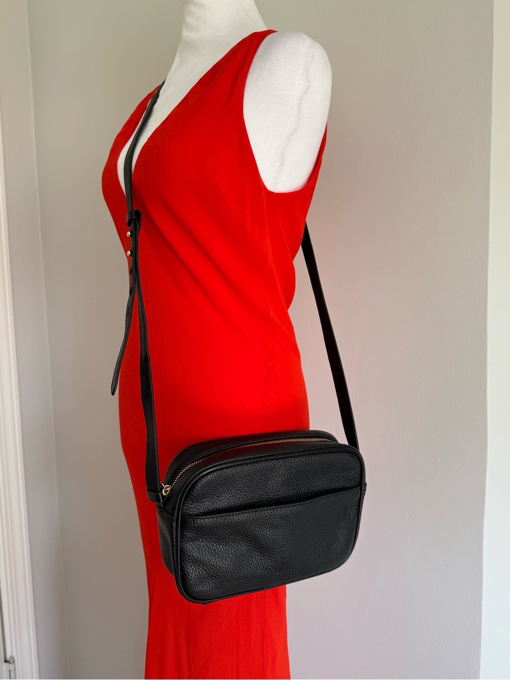 Banana Republic Black Pebbled Leather Crossbody Camera Bag Purse Minimalist